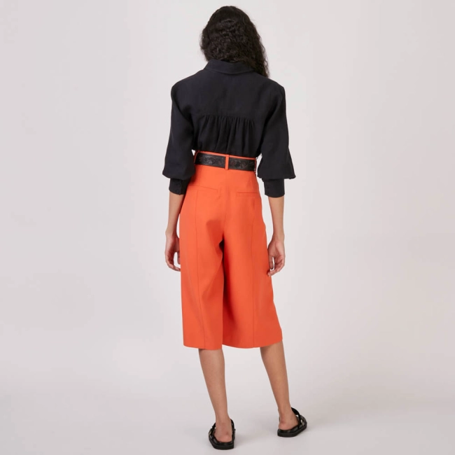 Bermuda Crepe Pesponto Natalie - Laranja Fire/40