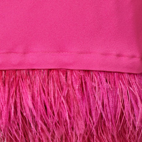 Vestido Reto Com Plumas Omma